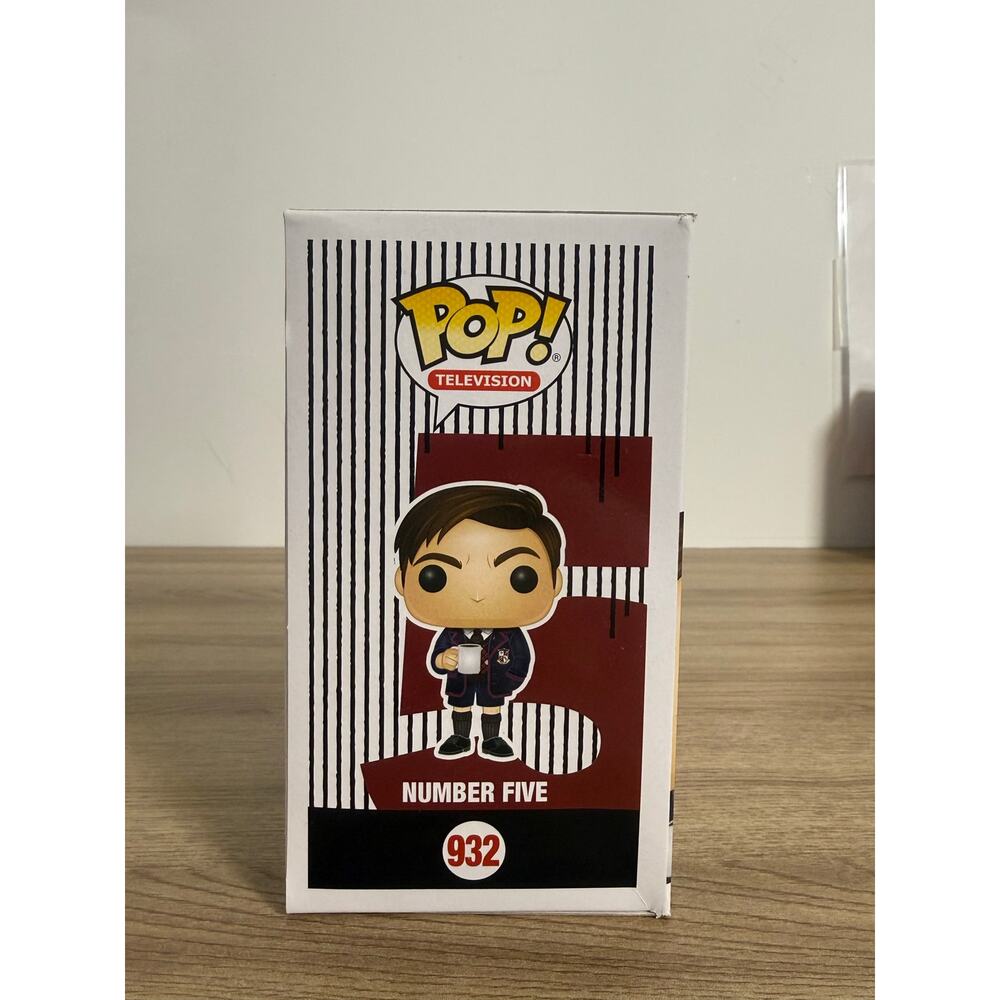 Funko Pop Television The Umbrella Academy Number Five 932 Chase Limited Edition - Picture 4 of 7